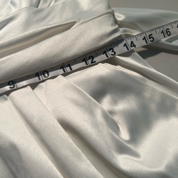 Formal dress - Picture 5 of 6